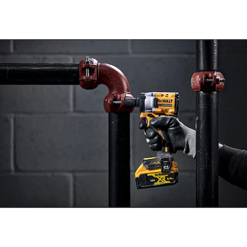 Boulonneuse à chocs compacte ½'' 406Nm 18V DEWALT DCF922P2T-QW avec coffret et 2 batteries 5,0 Ah - Image 2