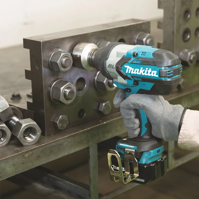 Boulonneuse à chocs LXT® MAKITA DTW1001RTJ avec 2 batteries 5,0 Ah, chargeur DC18RC et Makpac 3 - Image 6