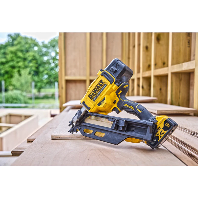 Cloueur de charpente DEWALT DCN930P2-QW XR 18V 5Ah Li-Ion Brushless - Image 5