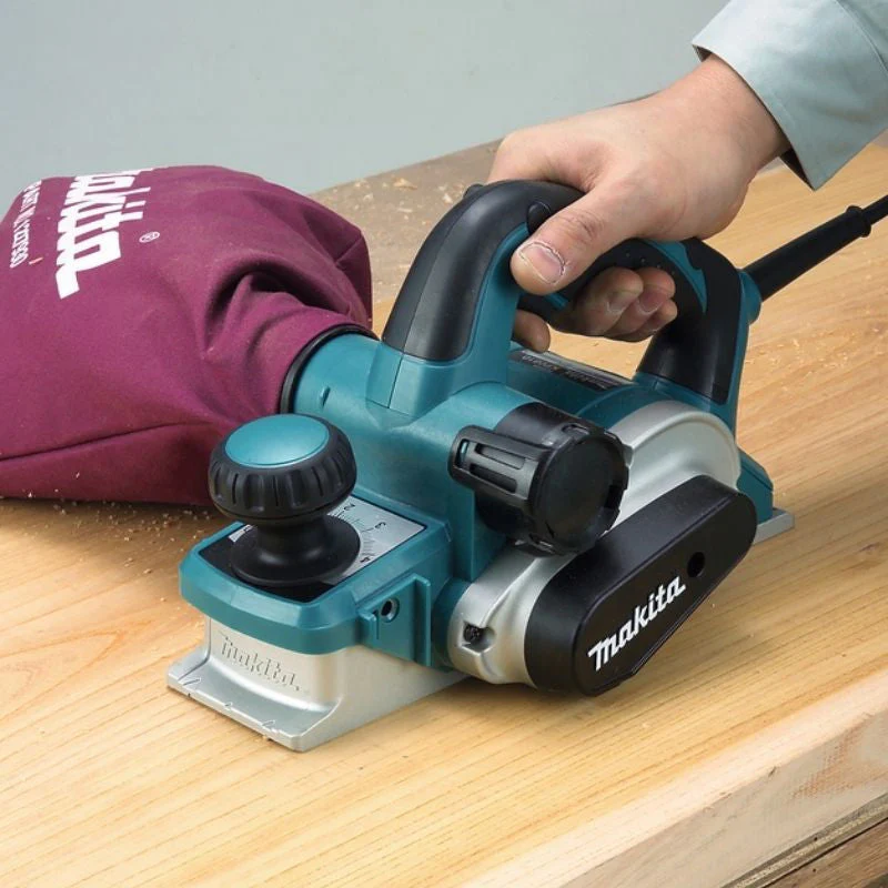 Rabot à battue électrique MAKITA KP0810J 850 W avec guide parallèle - Image 3