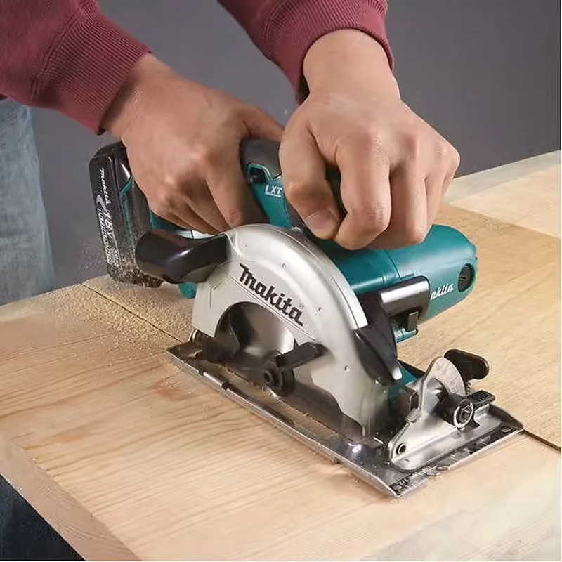 Scie circulaire Ø 136 mm 2x4Ah 18V LXT ® MAKITA DSS501RMJ En coffert - Image 2